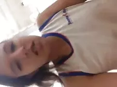 Lee la abraza muy po ...