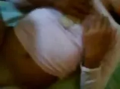 Fuma con un vestido  ...